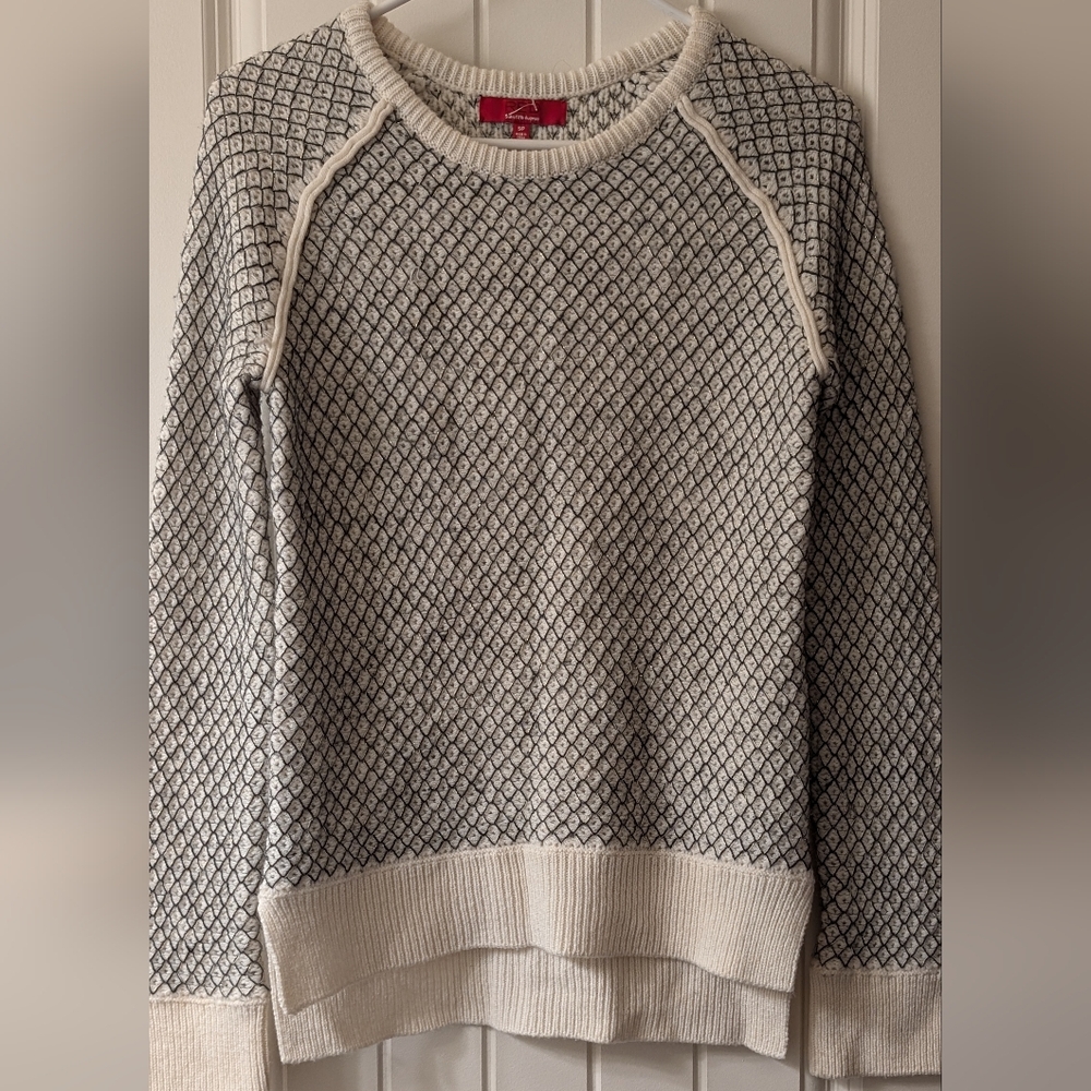 Red by Saks Fifth Avenue Sweater Women's Small P Black White Gold Sweater